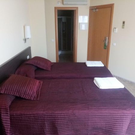 Hostal Sant Sadurni Sant Sadurní dʼAnoia Dış mekan fotoğraf