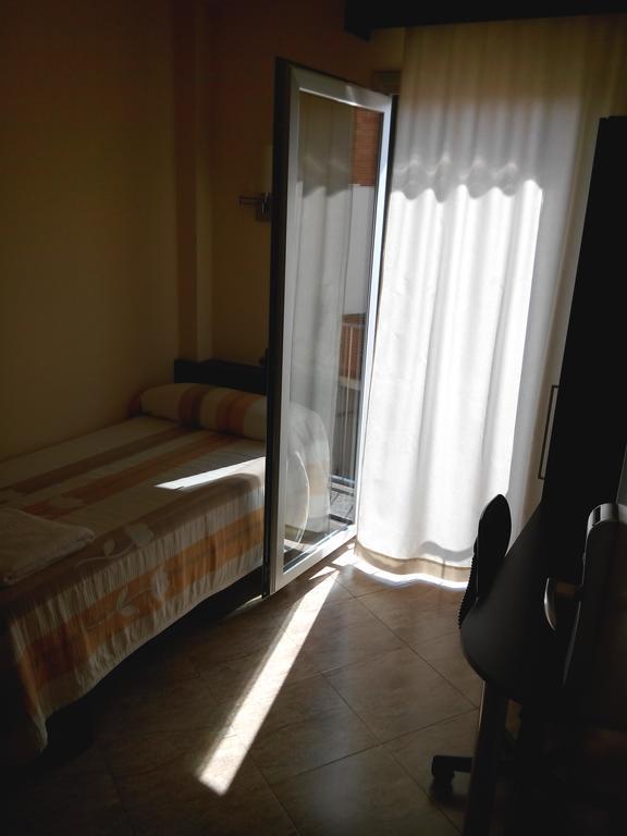 Hostal Sant Sadurni Sant Sadurní dʼAnoia Dış mekan fotoğraf