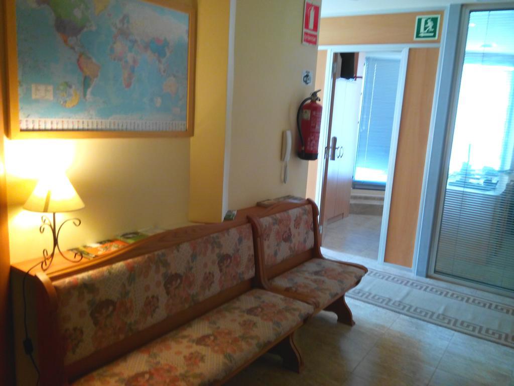 Hostal Sant Sadurni Sant Sadurní dʼAnoia Dış mekan fotoğraf