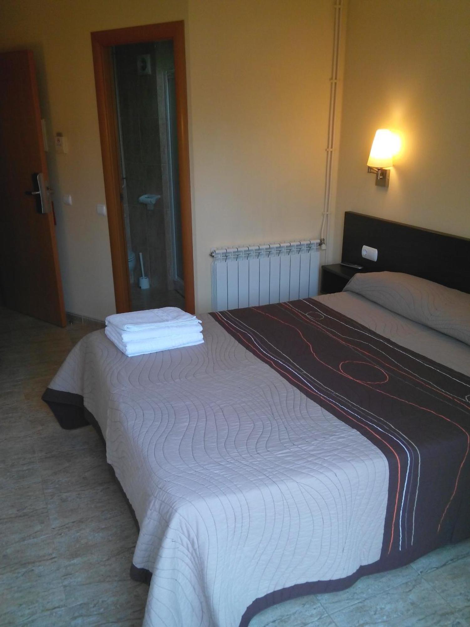 Hostal Sant Sadurni Sant Sadurní dʼAnoia Oda fotoğraf