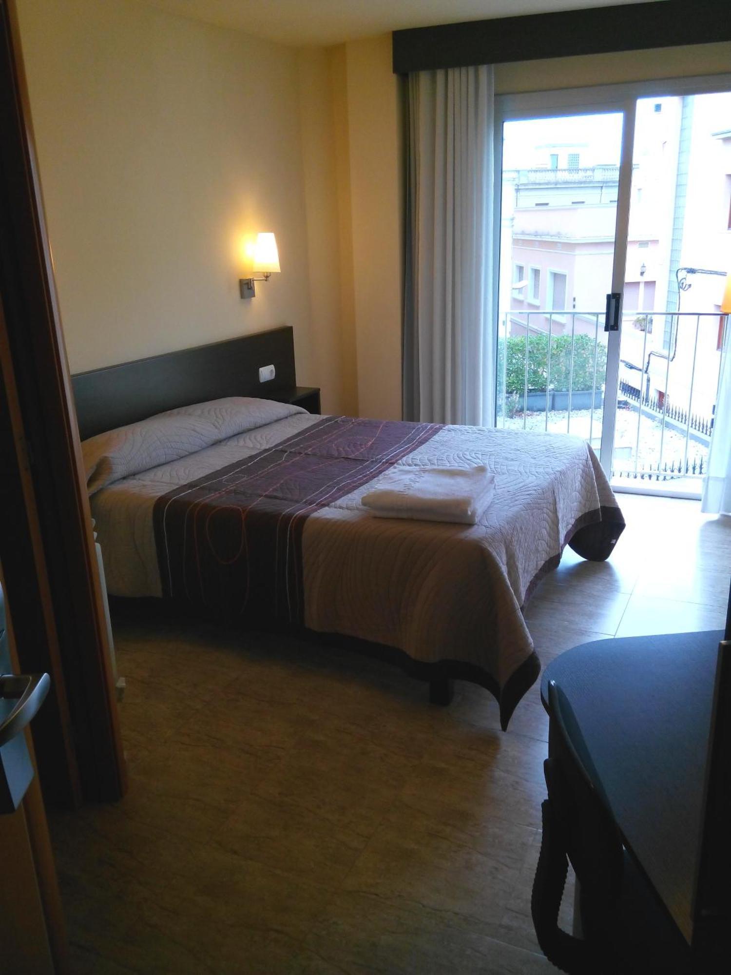 Hostal Sant Sadurni Sant Sadurní dʼAnoia Oda fotoğraf