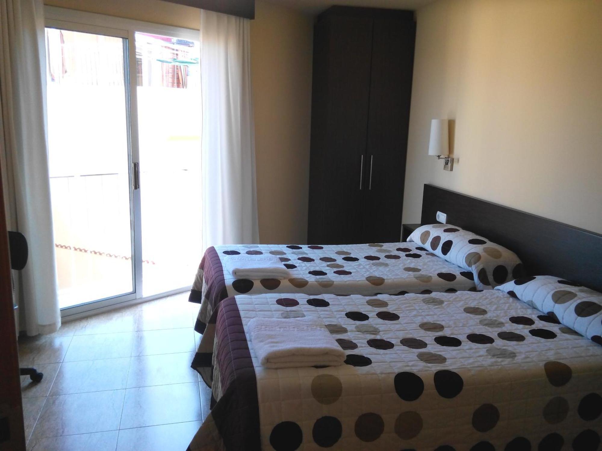 Hostal Sant Sadurni Sant Sadurní dʼAnoia Oda fotoğraf