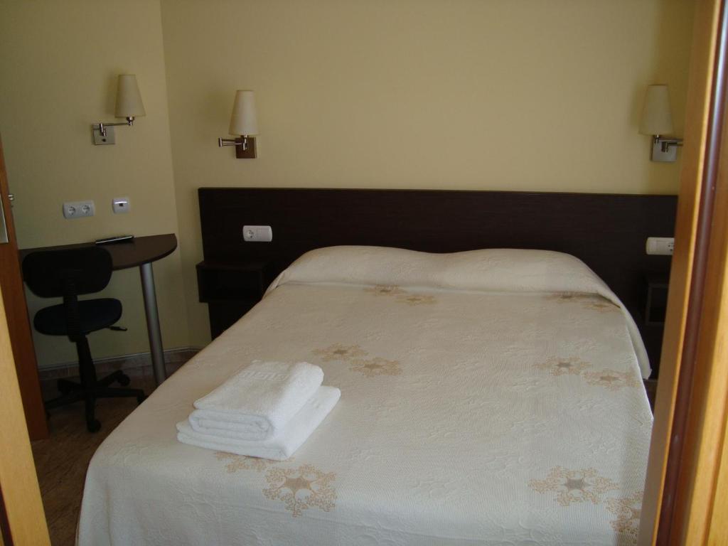 Hostal Sant Sadurni Sant Sadurní dʼAnoia Dış mekan fotoğraf