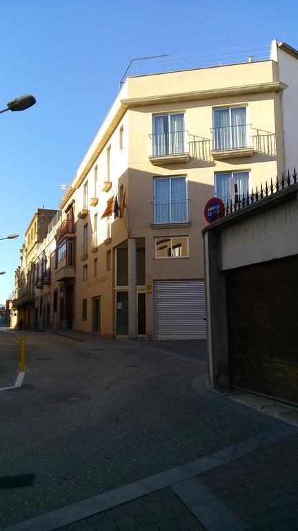 Hostal Sant Sadurni Sant Sadurní dʼAnoia Dış mekan fotoğraf