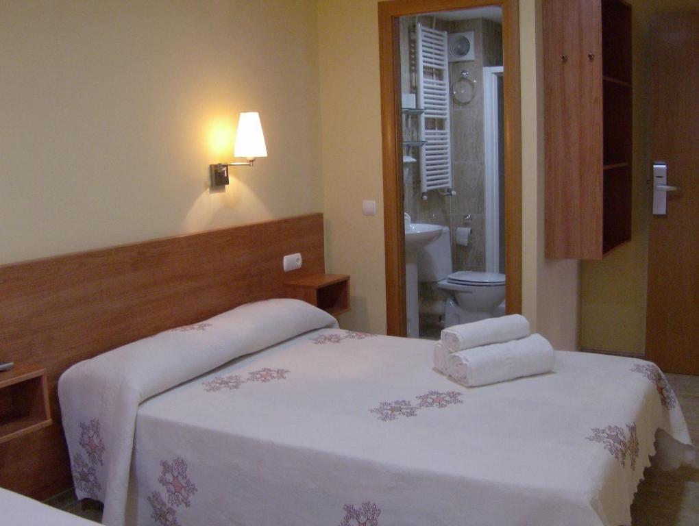 Hostal Sant Sadurni Sant Sadurní dʼAnoia Oda fotoğraf