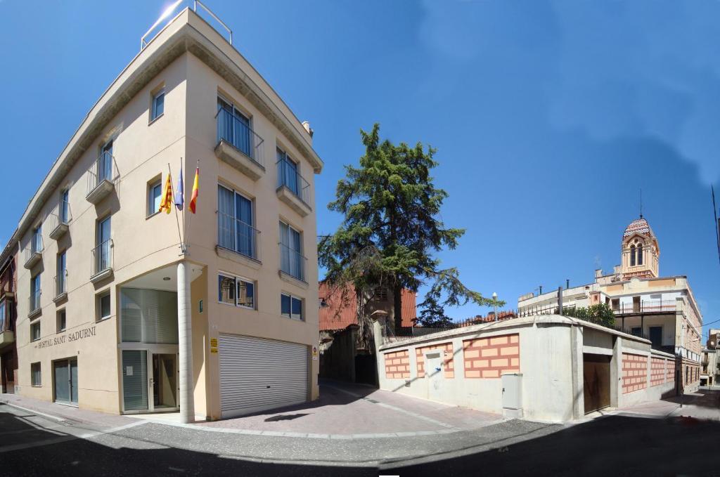 Hostal Sant Sadurni Sant Sadurní dʼAnoia Dış mekan fotoğraf