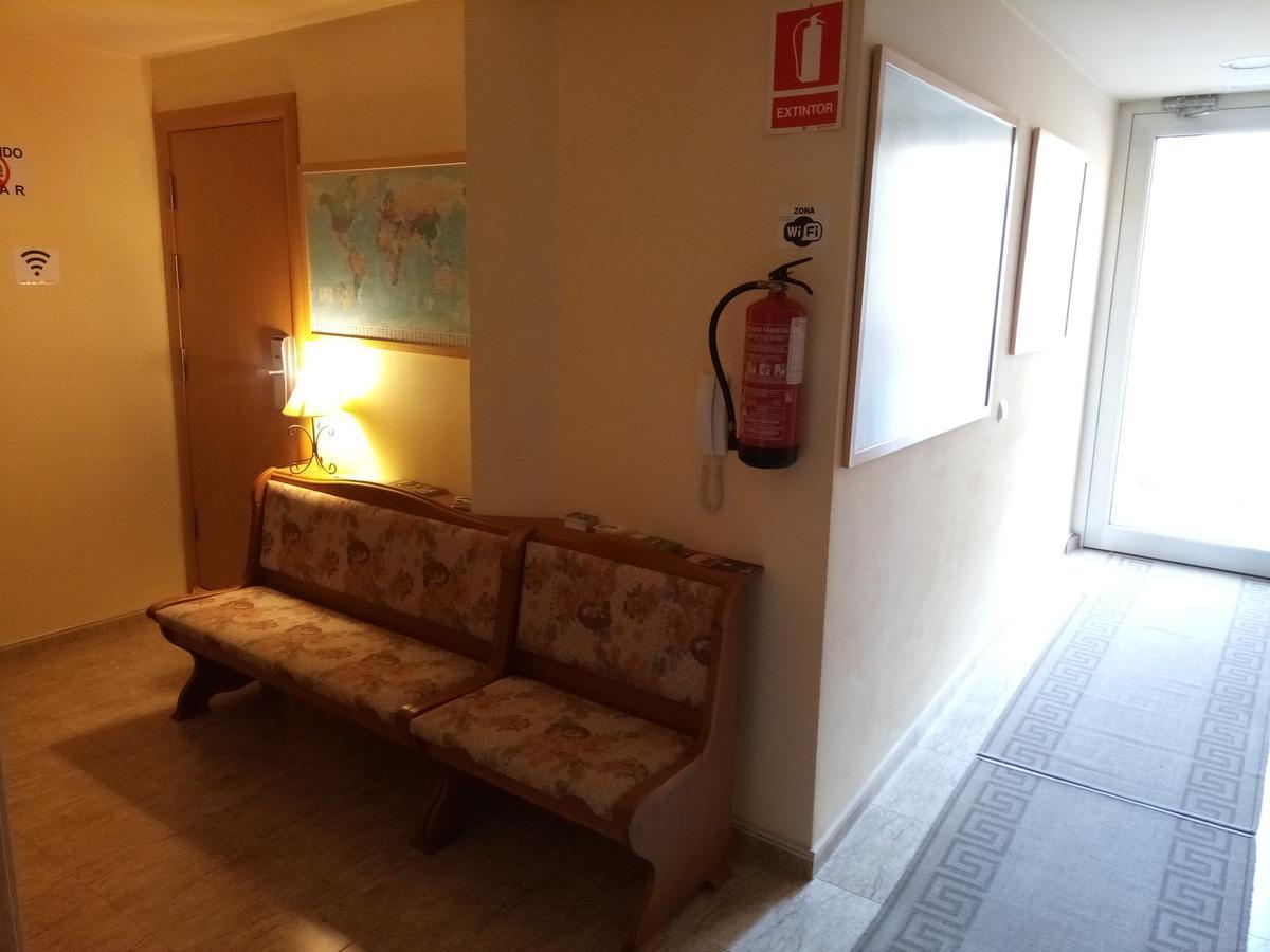 Hostal Sant Sadurni Sant Sadurní dʼAnoia Dış mekan fotoğraf